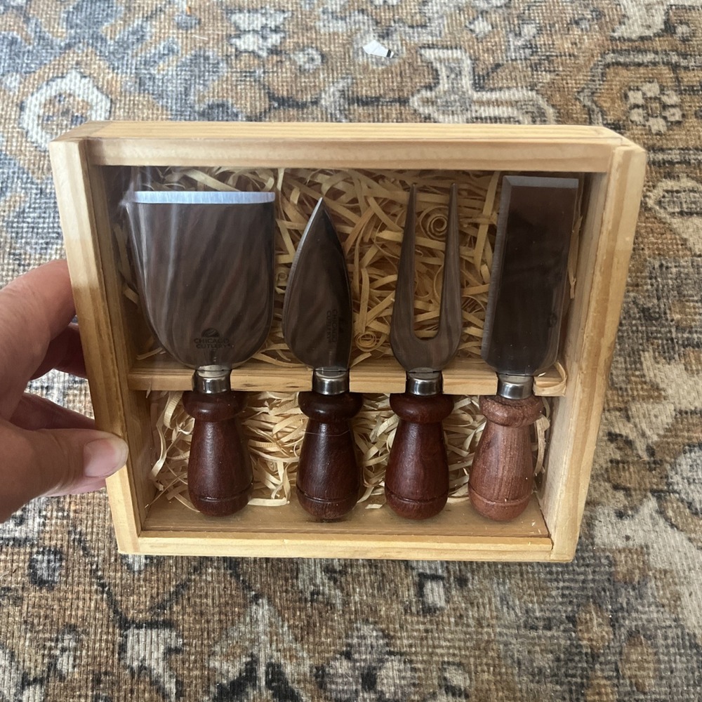 Chicago Cutlery 4-Piece Cheese Knife Snack Spreaders Set - Wood Handles New - Picture 4 of 4